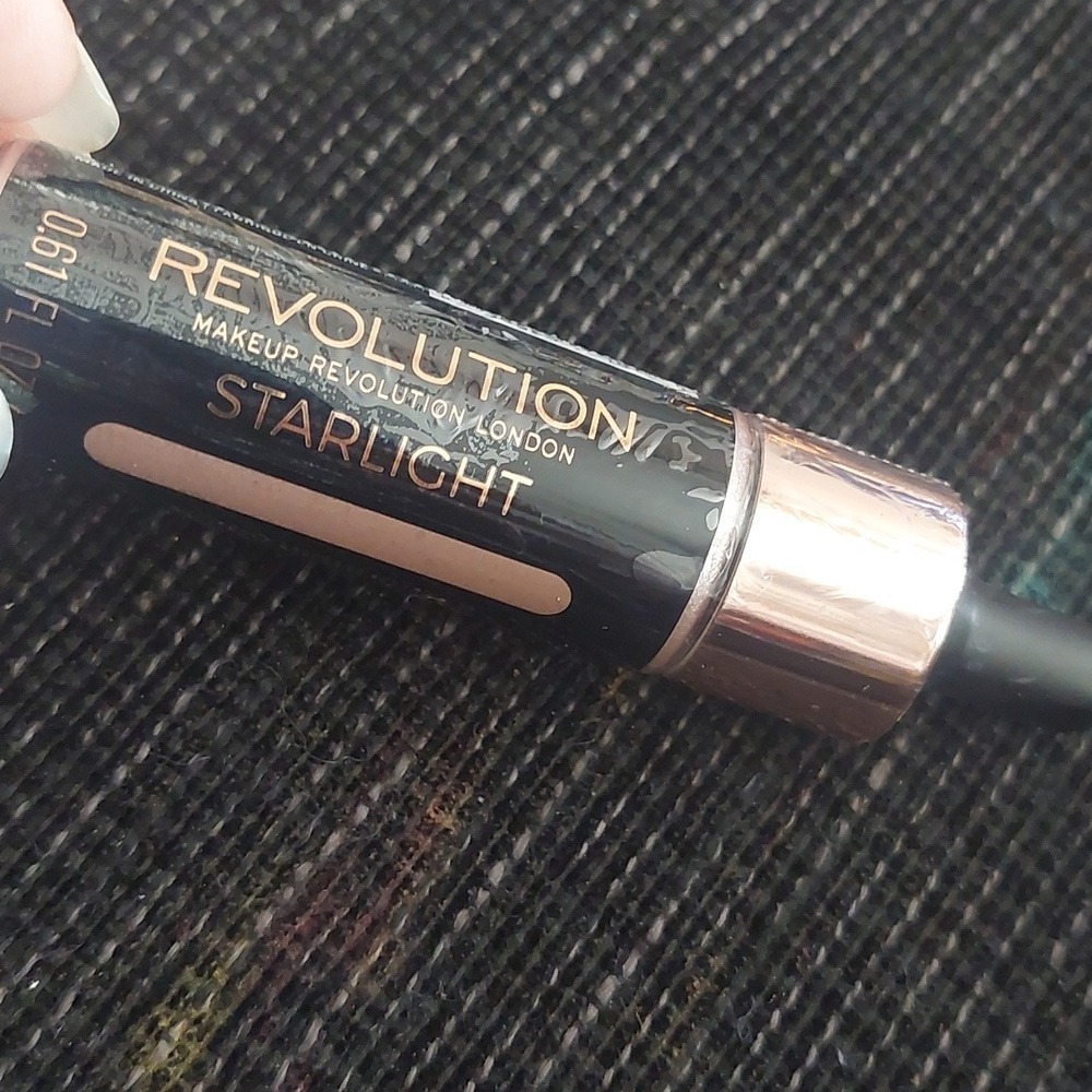 New makeup‎ revolution liquid highlighter Starlight